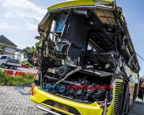 Penampakan Bus Ringsek Usai Kecelakaan Tewaskan 16 Penumpang di Tol Muktiharjo