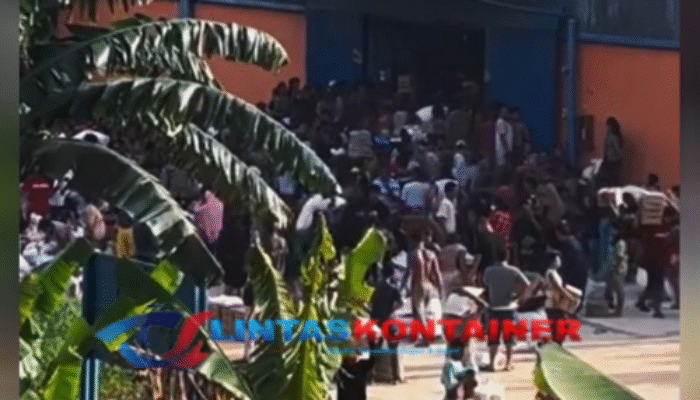 Jalur Logistik Lumpuh Total, Gudang Bulog di 7 Kabupaten Sumatera Dijarah Warga!