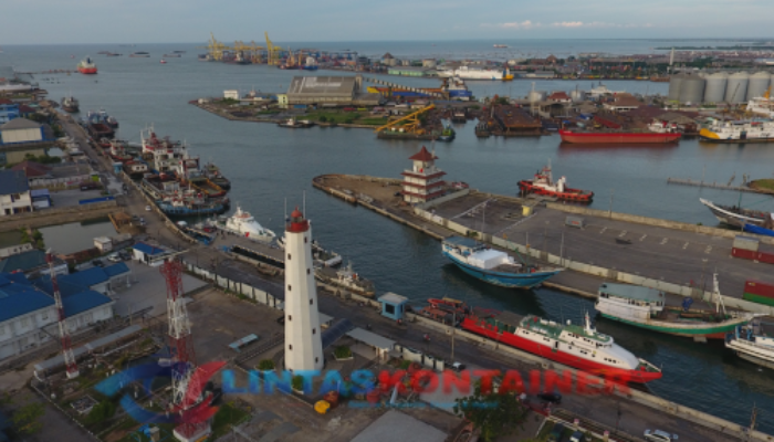 Pelabuhan Tanjung Emas Macet Parah Akhir 2025, Ini Penyebab dan Solusinya