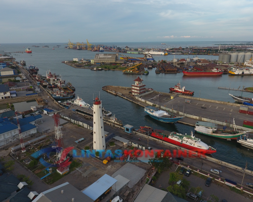 Pelabuhan Tanjung Emas Macet Parah Akhir 2025, Ini Penyebab dan Solusinya