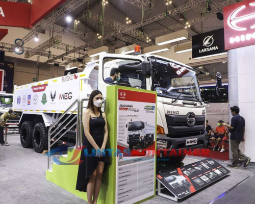 Banjir Truk Impor China Tak Sesuai Regulasi: Industri Otomotif RI Terancam!