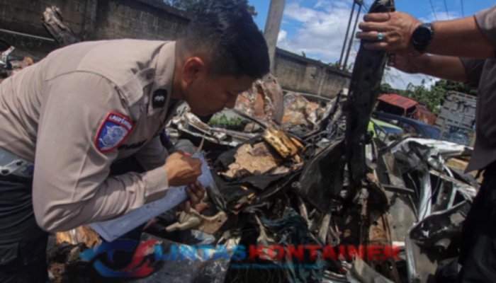 Kelebihan Muatan 12 Ton, Truk Alami Kecelakaan Maut di Tol Ciawi