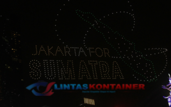 Drone 'Jakarta for Sumatra' Hiasi Langit Bundaran HI