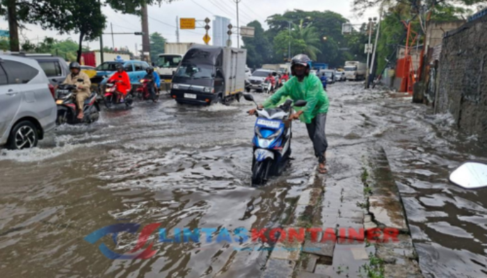 Wilayah Terdampak Banjir Jakarta Bertambah: 80 RT dan 23 Ruas Jalan Tergenang
