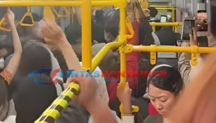 Viral 2 Pria Masturbasi di Bus TransJakarta, Simak Fakta Lengkapnya!