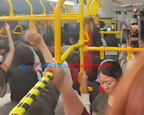 Viral 2 Pria Masturbasi di Bus TransJakarta, Simak Fakta Lengkapnya!