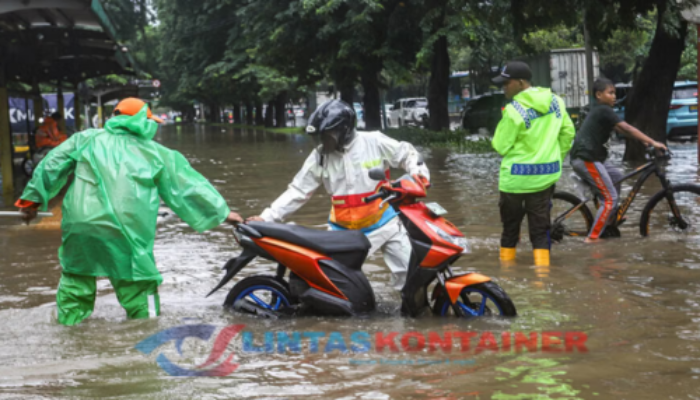 Jakarta Siaga 1 Hujan Malam Hari, Banjir Sudah Kepung Lokasi Ini