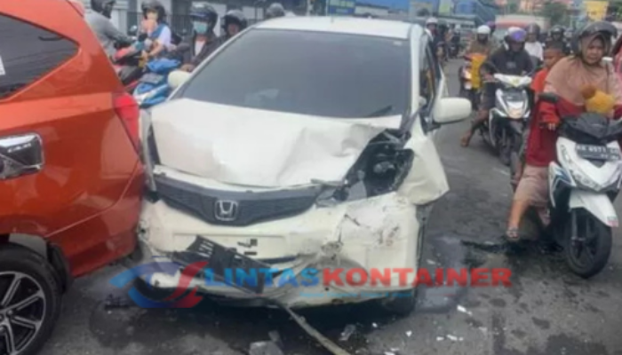 Truk Seruduk Minibus di Bandung Barat, Begini Kronologisnya