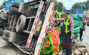 Truk Trailer Kecelakaan Beruntun di Jalur Pantura Batang