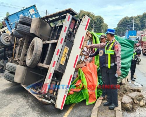 Truk Trailer Kecelakaan Beruntun di Jalur Pantura Batang