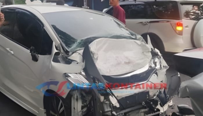 Truk Seruduk Minibus di Bandung Barat, Begini Kronologisnya