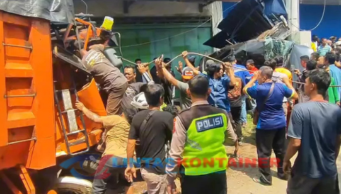 Truk Pasir Tabrak 2 Mobil di Pasuruan: 1 Tewas, 3 Luka – Simak Kronologi Lengkapnya!