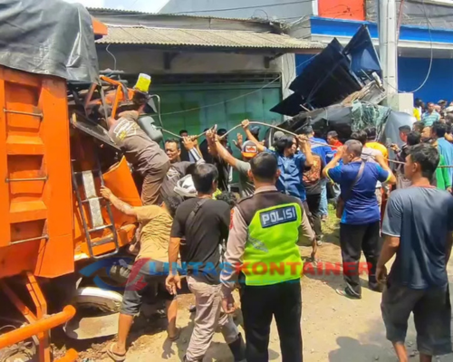 Truk Pasir Tabrak 2 Mobil di Pasuruan: 1 Tewas, 3 Luka