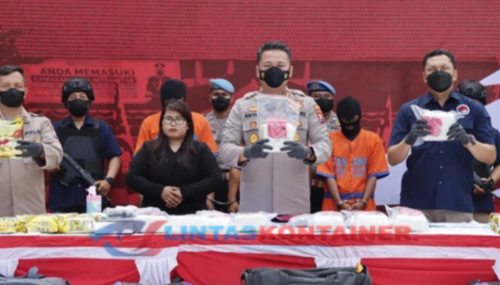 Polres Pelabuhan Tanjung Perak Ringkus Tiga Pengedar, Puluhan Paket Sabu Disita