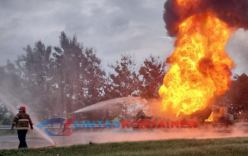 Truk Tangki Terbakar Hebat di Tol Cipali