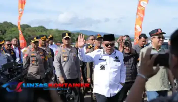 Tinjau Arus Mudik di Pelabuhan Tanjung Kalian, Gubernur Babel Hidayat Arsani Dorong Perbaikan Sistem Pelayanan