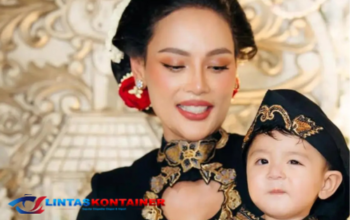 Erika Carlina Menggelar Prosesi Tedak Titen