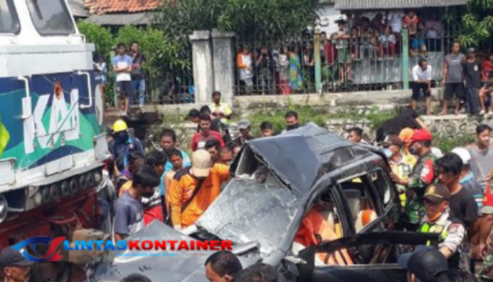 Kecelakaan Kereta di Bekasi Timur, Gerbong Ringsek, Simak Kronologi Lengkapnya!