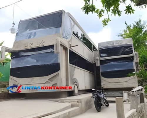 Rumah Mirip Bus di Wonogiri