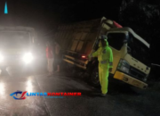 Sat Lantas Polres Pesawaran Evakuasi Truk Alami Laka Tunggal