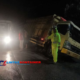 Sat Lantas Polres Pesawaran Evakuasi Truk Alami Laka Tunggal di Tugu Keris