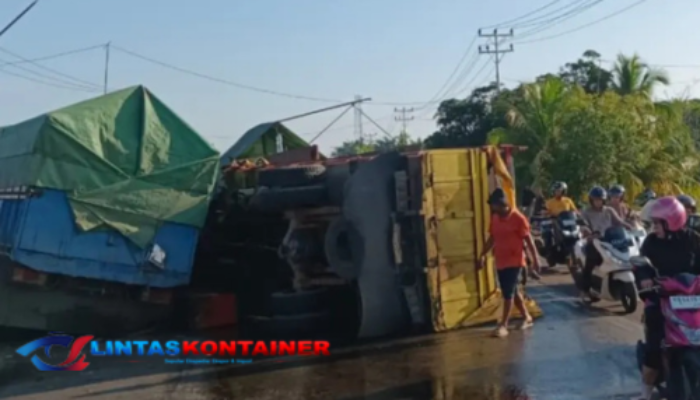 Tabrakan Beruntun 4 Kendaraan