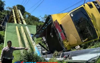 Truk Gagal Nanjak, Masuk ke Jurang