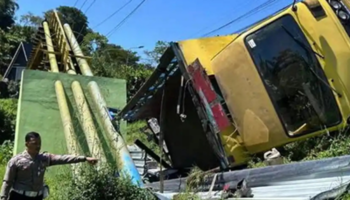 Truk Gagal Nanjak, Masuk ke Jurang, Kerugian Rp5 Juta