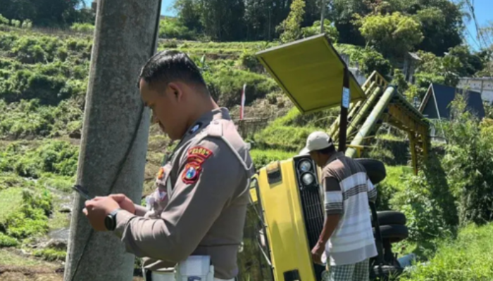 Truk Gagal Nanjak, Masuk ke Jurang