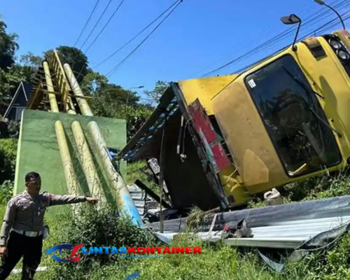 Truk Gagal Nanjak, Masuk ke Jurang